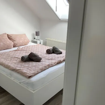 Lindenhof Apartment *
